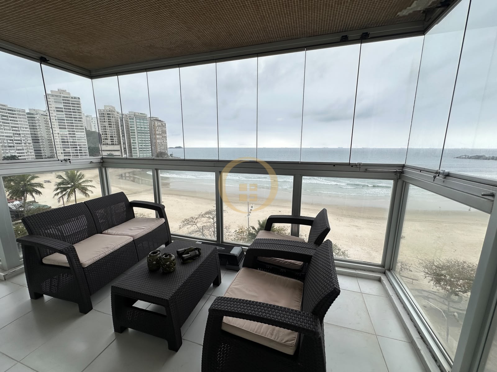 Apartamento Frente ao Mar nas Pitangueiras, Guarujá - SP